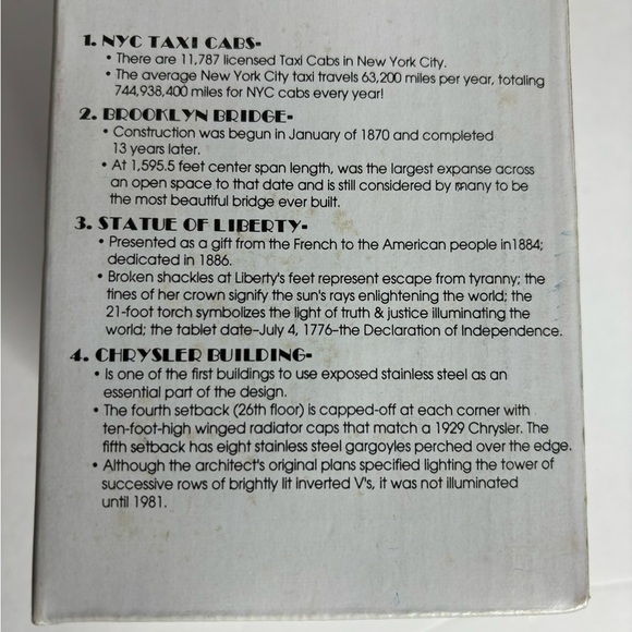 CHRISTMAS ORNAMENT (VINTAGE BLOWN GLASS DIORAMA OF NEW YORK CITY) & STAND - Picture 4 of 6